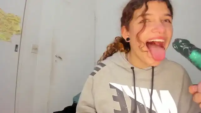 Wendybeckett – Xlovecam Record Video – 2025-05-16 21:14:04