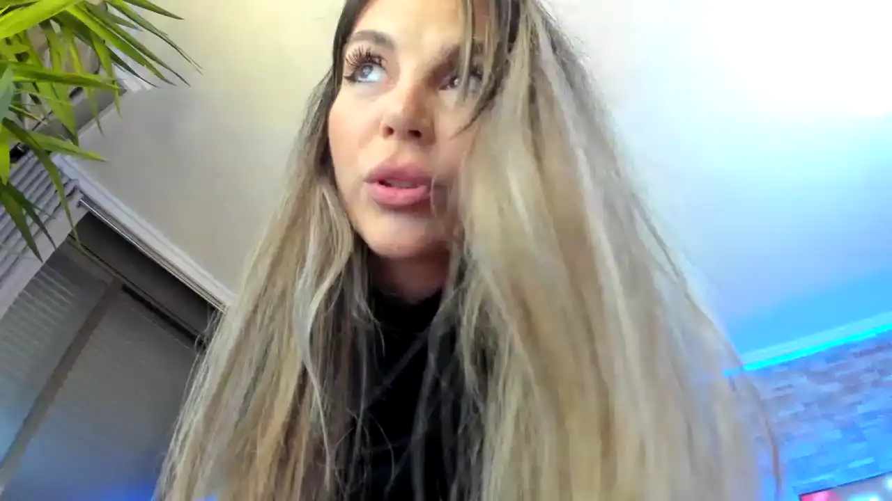 Alesia_ – Myfreecams Record Video – 2025-09-21 00:42:12