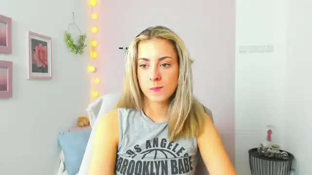 Gia_lopez18 – Myfreecams Record Video – 2025-12-03 15:20:09
