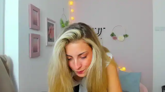 Gia_lopez18 – Myfreecams Record Video – 2025-06-25 00:01:32
