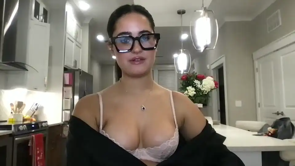 Zoerainee – Chaturbate Record Video – 2025-01-05 21:50:46