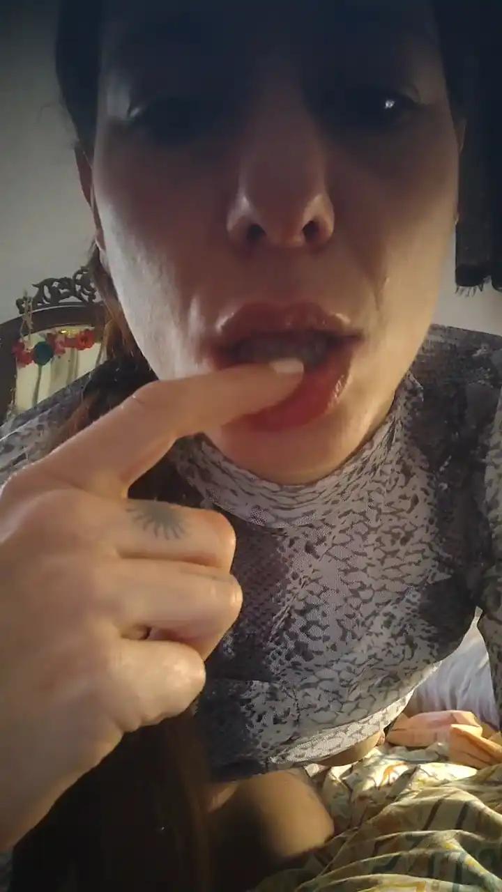 Segale_cornuta – Cam4 Record Video – 2025-05-21 19:46:10
