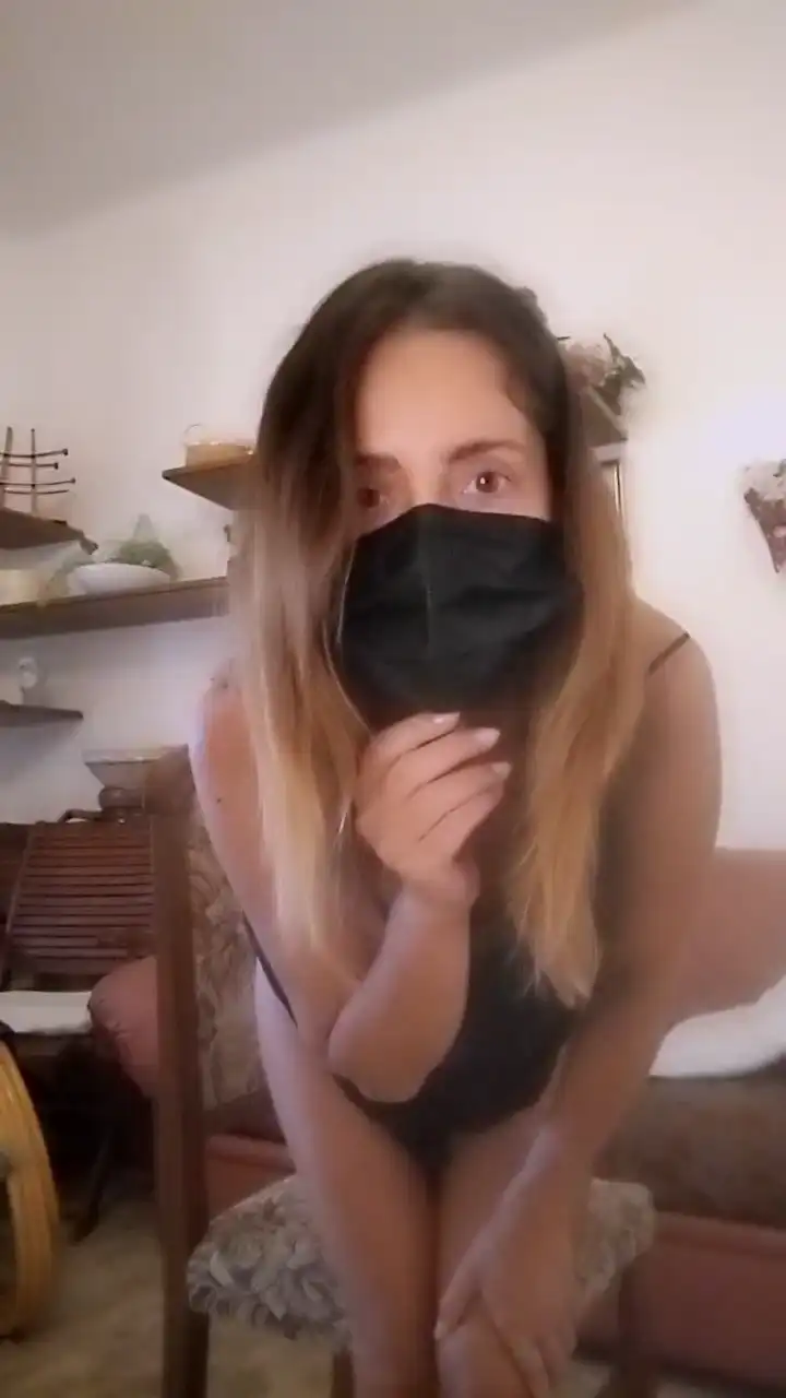 Akemy_room – Cam4 Record Video – 2025-04-18 16:48:33
