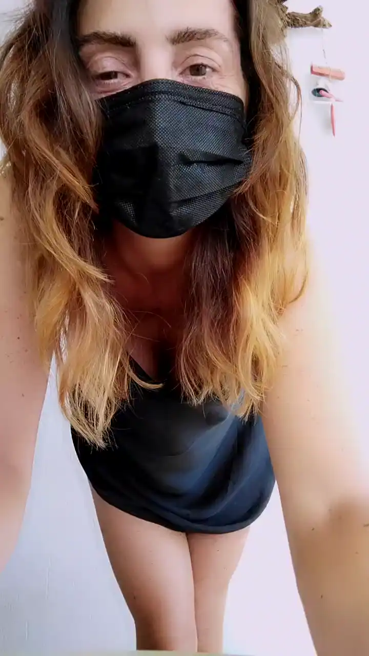Akemy_room – Cam4 Record Video – 2025-12-14 14:06:58